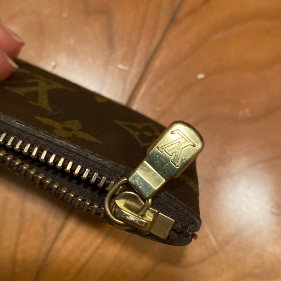 Louis Vuitton coin pouch - Picture 3 of 8